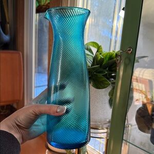 DIANE VON FURSTENBERG DVF Home Twirl Cobalt Blue Glass Carafe